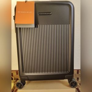 Briggs & Riley 21" International Expandable Spinner Carry-On (SU221CXSP-4 Black)